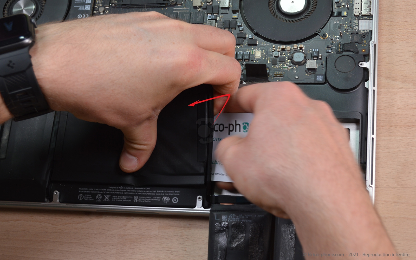 Changement de batterie sur Macbook Pro 15 pouces A1398 EMC 2745 - 2013 photo 2