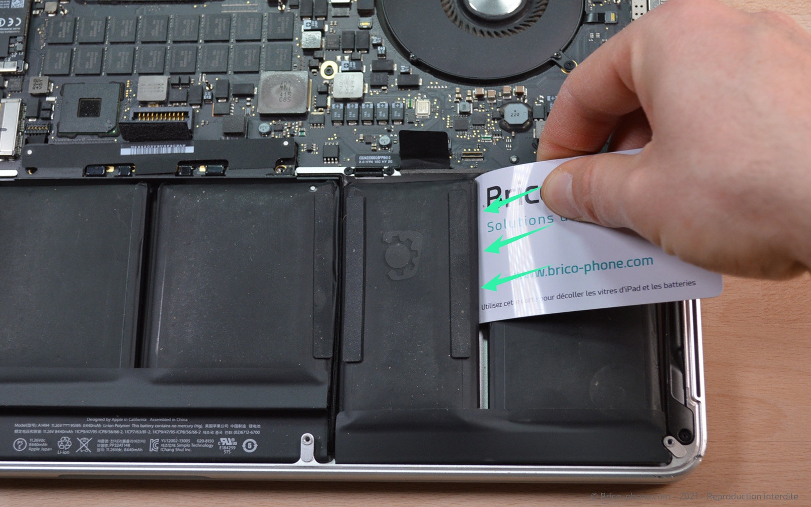 Changement de batterie sur Macbook Pro 15 pouces A1398 EMC 2745 - 2013 photo 2