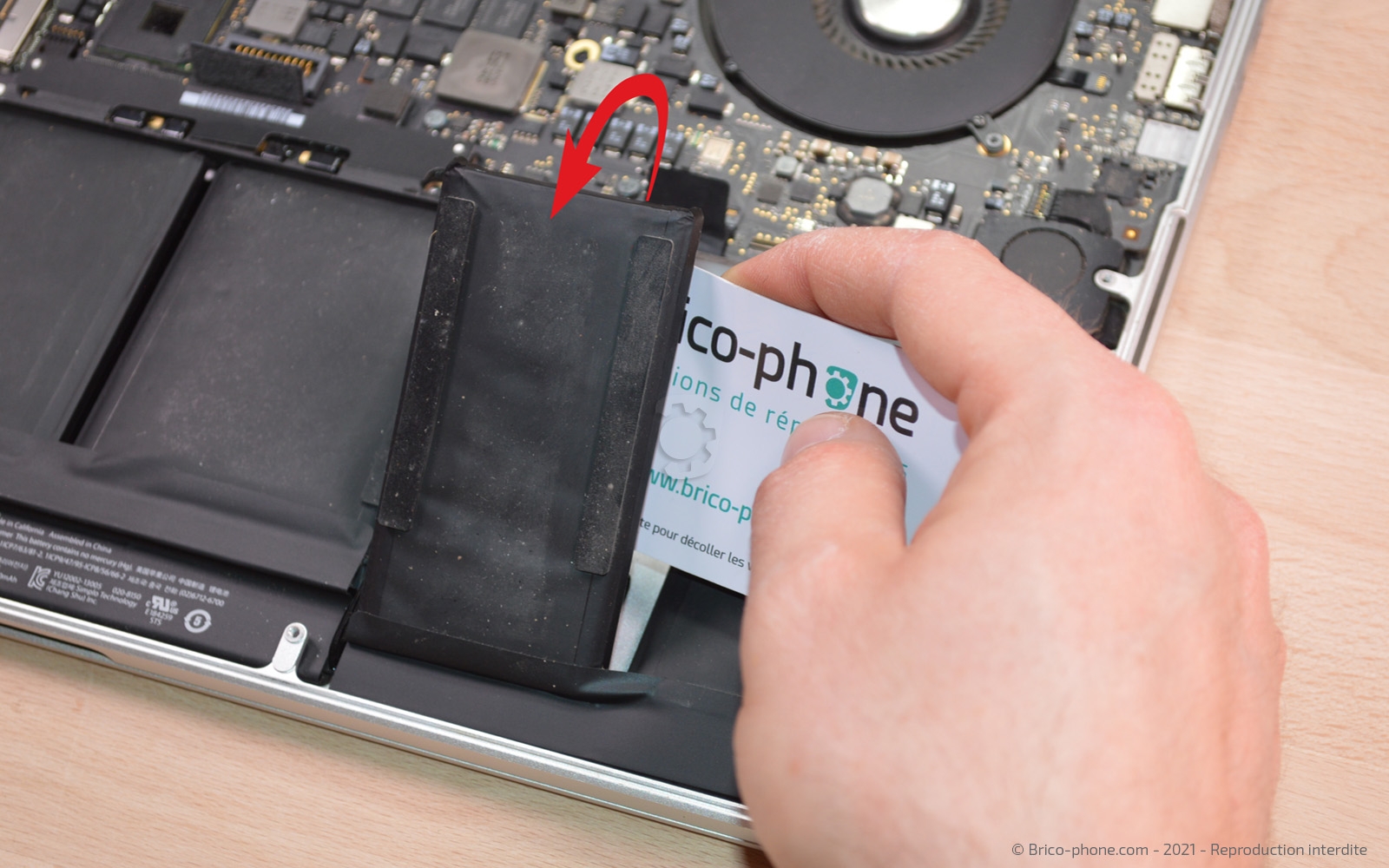 Changement de batterie sur Macbook Pro 15 pouces A1398 EMC 2745 - 2013 photo 3