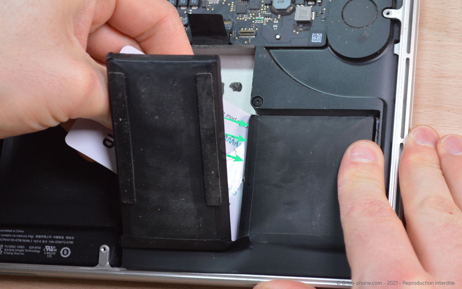 Changement de batterie sur Macbook Pro 15 pouces A1398 EMC 2745 - 2013 photo 4