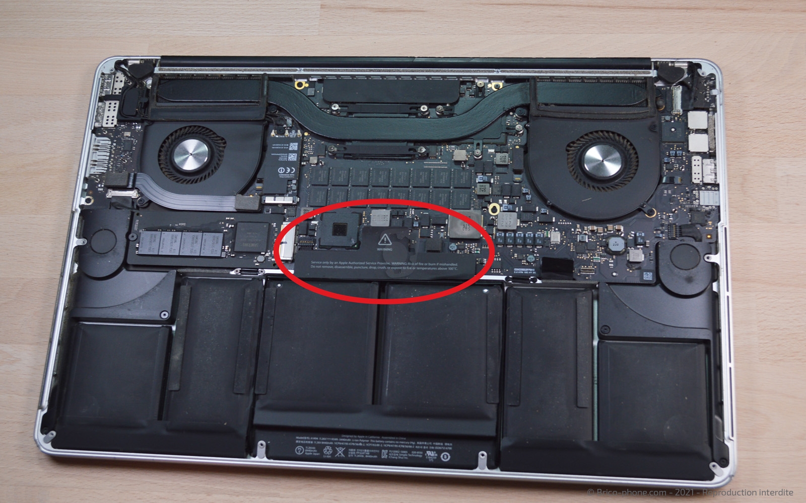 Changement de batterie sur Macbook Pro 15 pouces A1398 EMC 2745 - 2013 photo 1