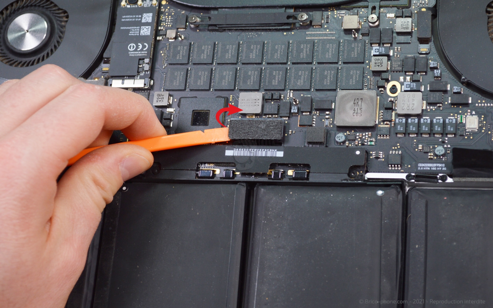 Changement de batterie sur Macbook Pro 15 pouces A1398 EMC 2745 - 2013 photo 3