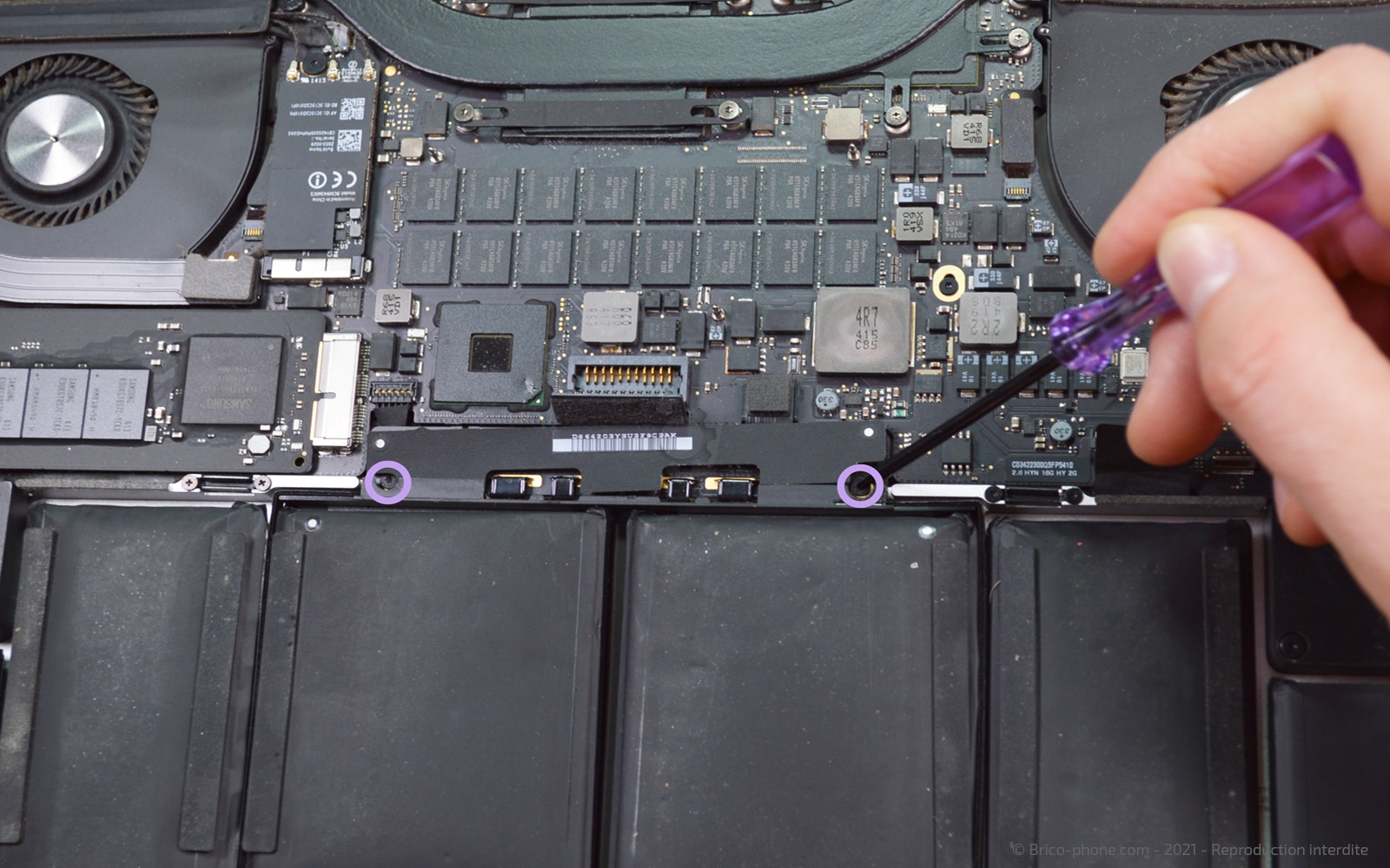 Changement de batterie sur Macbook Pro 15 pouces A1398 EMC 2745 - 2013 photo 4