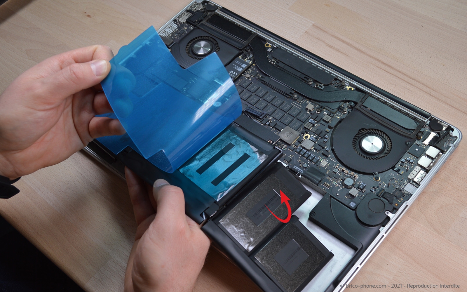 Changement de batterie sur Macbook Pro 15 pouces A1398 EMC 2745 - 2013 photo 1