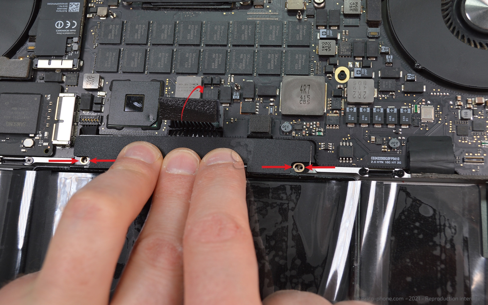 Changement de batterie sur Macbook Pro 15 pouces A1398 EMC 2745 - 2013 photo 3