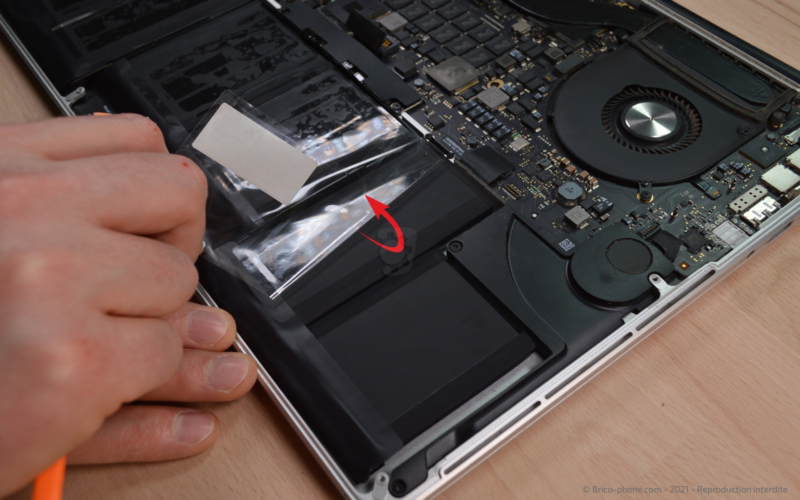 Changement de batterie sur Macbook Pro 15 pouces A1398 EMC 2745 - 2013 photo 4