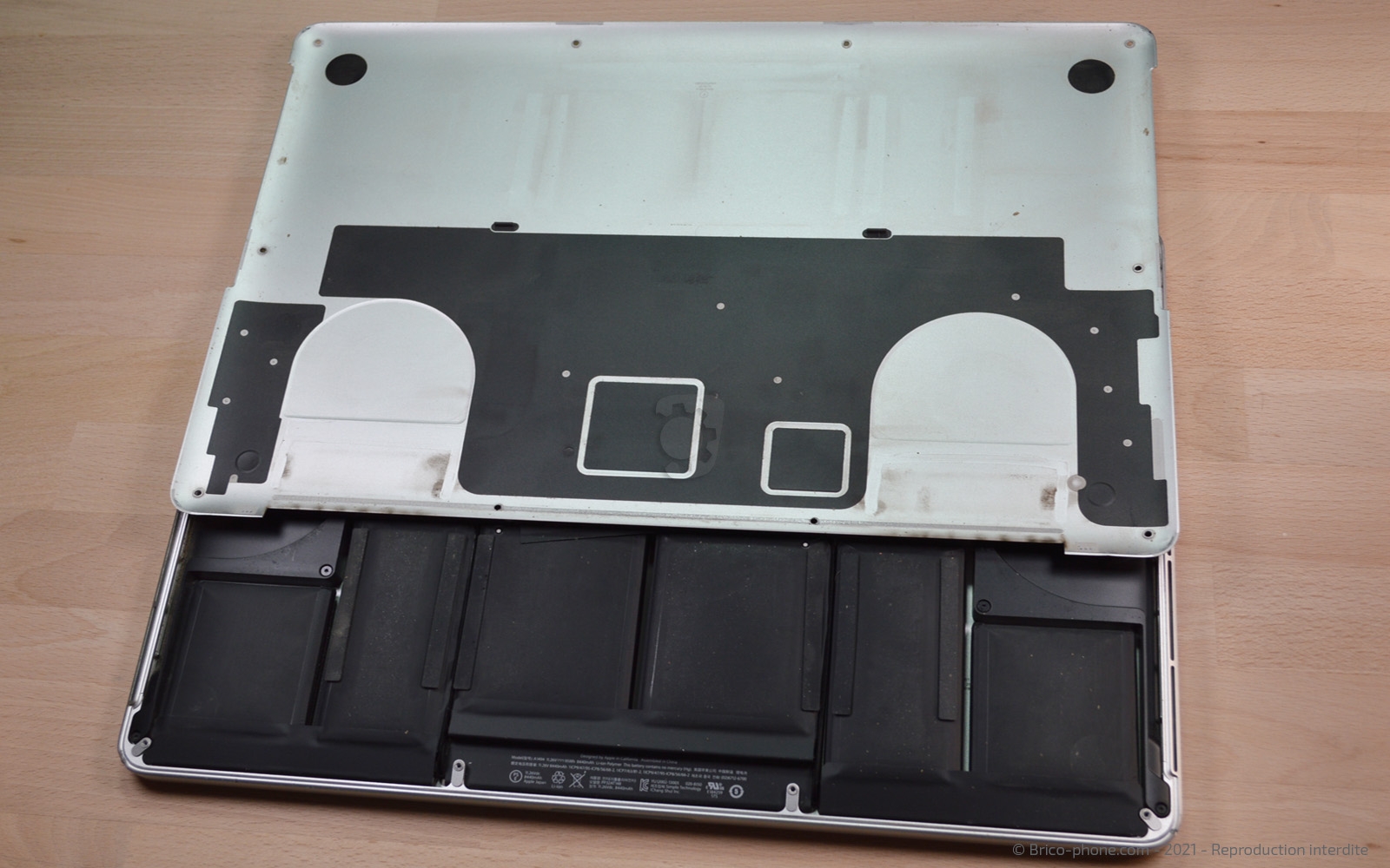 Changement de batterie sur Macbook Pro 15 pouces A1398 EMC 2745 - 2013 photo 3
