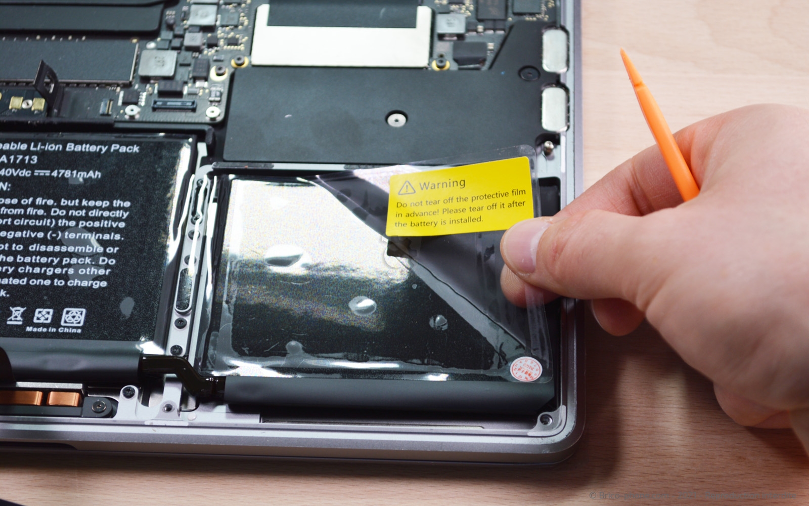 Changement de batterie sur Macbook Pro 13 pouces A1708 EMC 3164 - 2017 photo 1