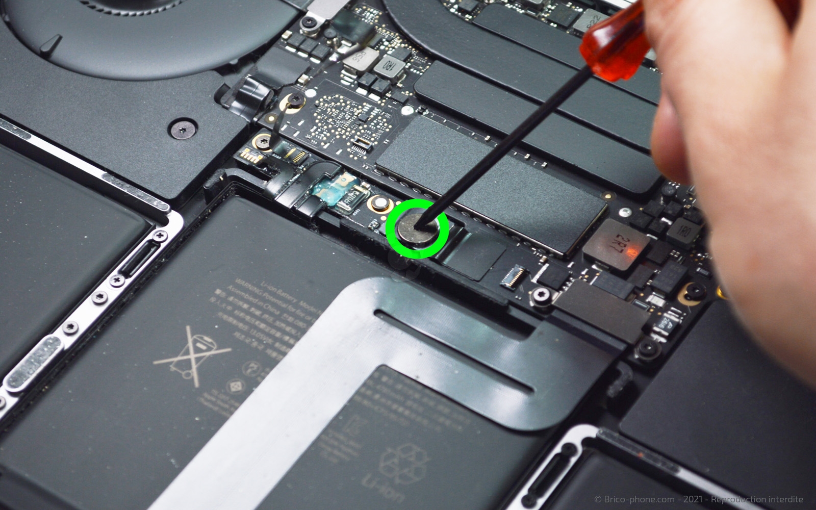 Changement de batterie sur Macbook Pro 13 pouces A1708 EMC 3164 - 2017 photo 1