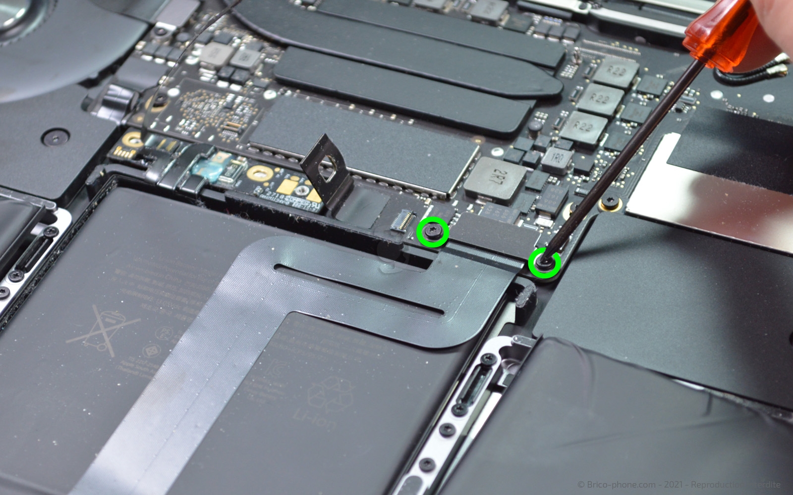 Changement de batterie sur Macbook Pro 13 pouces A1708 EMC 3164 - 2017 photo 1