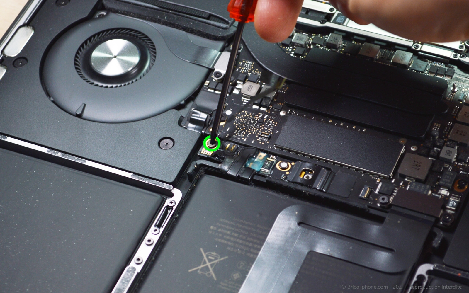 Changement de batterie sur Macbook Pro 13 pouces A1708 EMC 3164 - 2017 photo 1