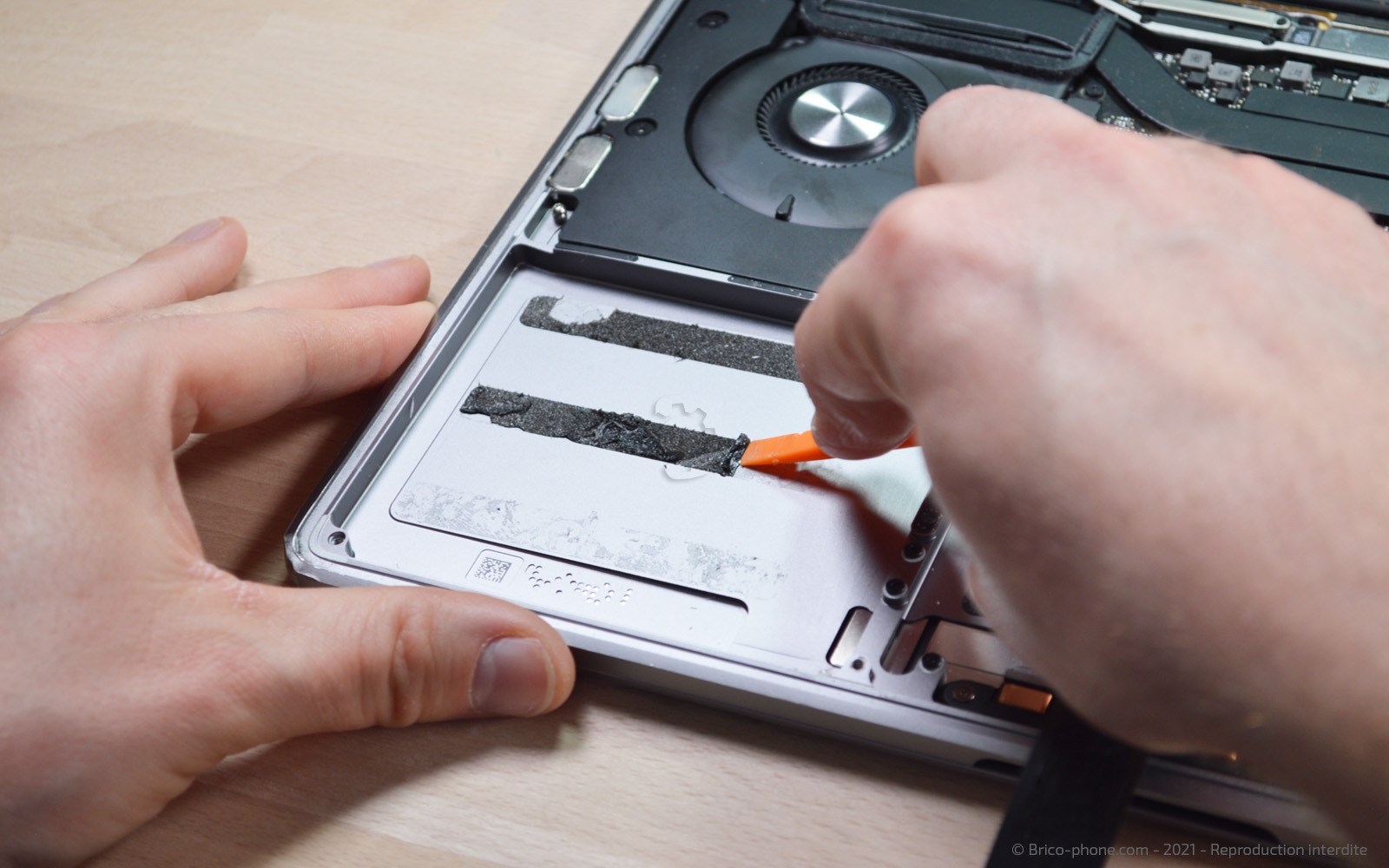 Changement de batterie sur Macbook Pro 13 pouces A1708 EMC 3164 - 2017 photo 1