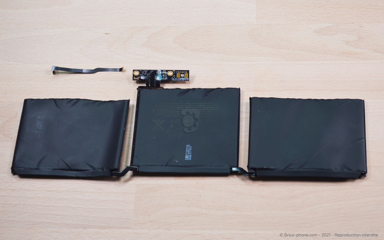 Changement de batterie sur Macbook Pro 13 pouces A1708 EMC 3164 - 2017 photo 2