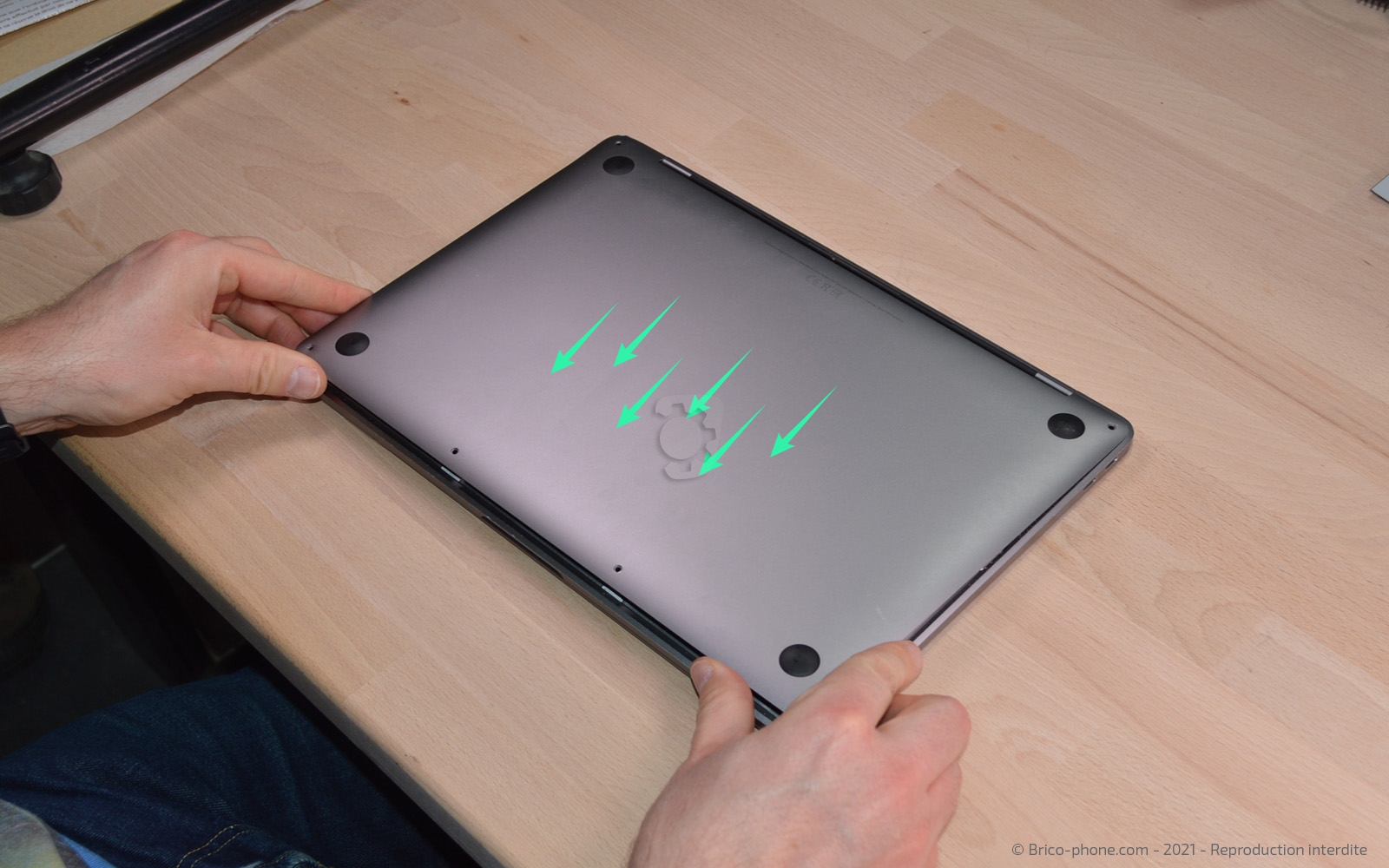 Changement de batterie sur Macbook Pro 13 pouces A1708 EMC 3164 - 2017 photo 2