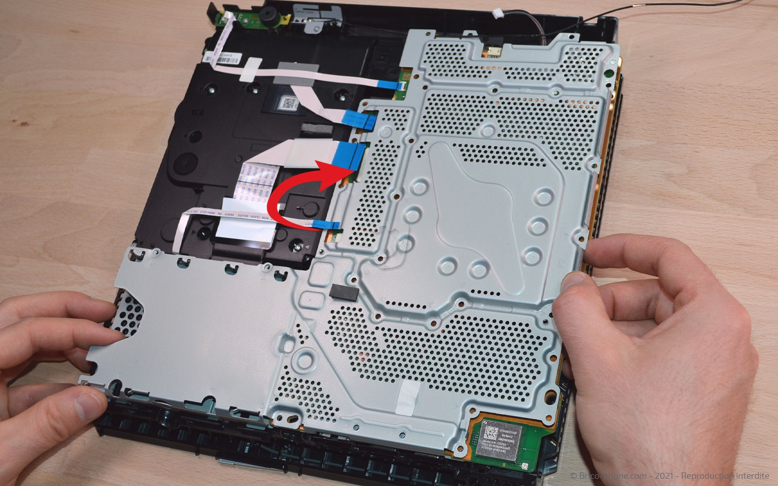 Changement du ventilateur sur Playstation 4 SLIM photo 1