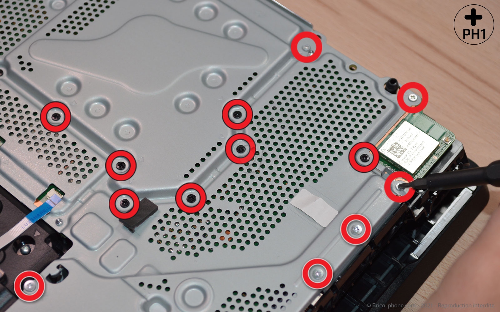 Changement du ventilateur sur Playstation 4 SLIM photo 2