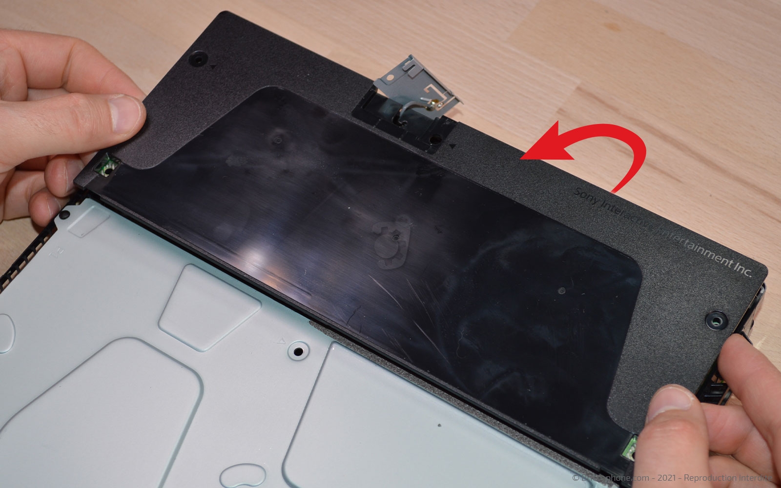 Changement du bloc d'alimentation sur Playstation 4 SLIM photo 1