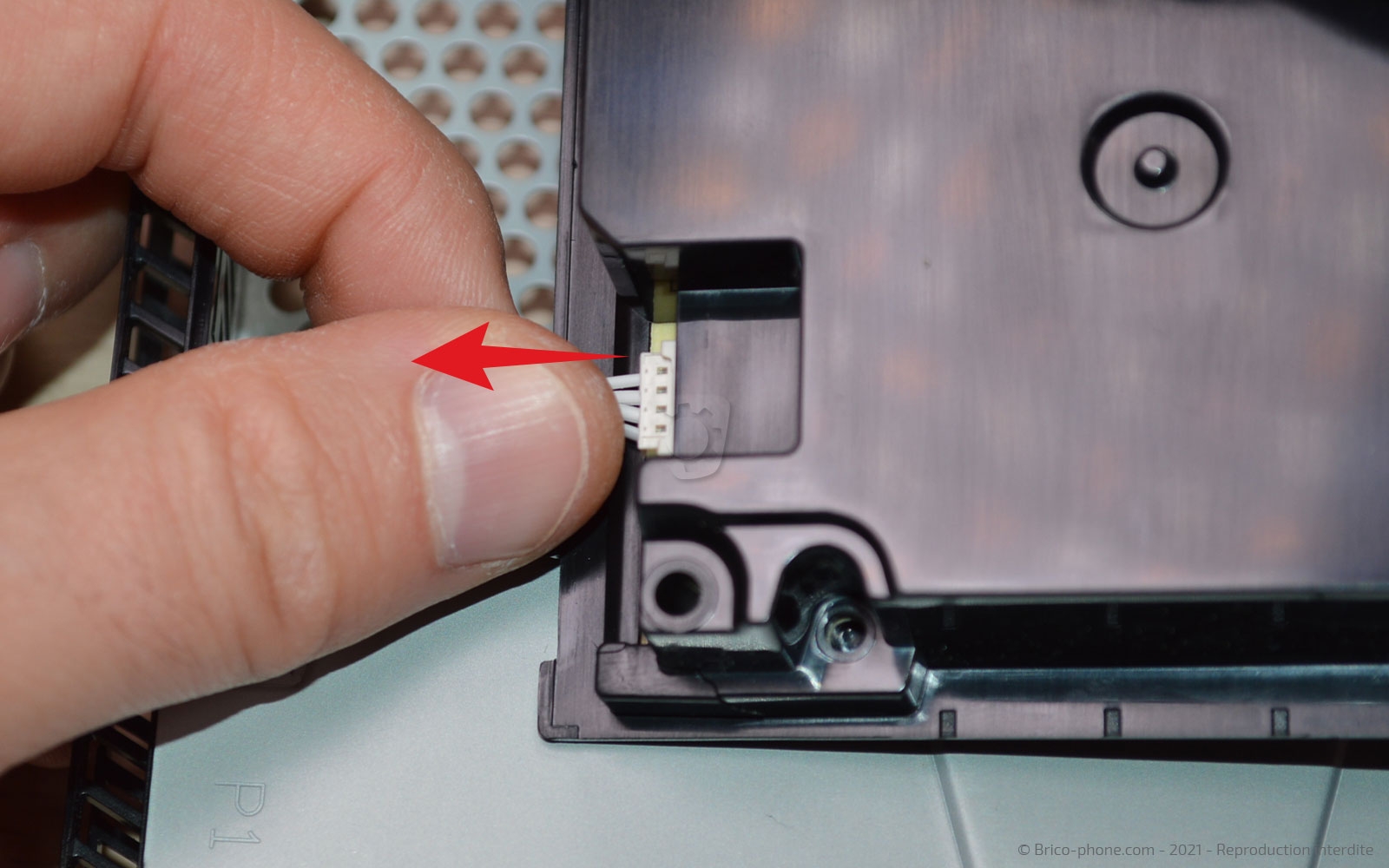 Changement du bloc d'alimentation sur Playstation 4 SLIM photo 2