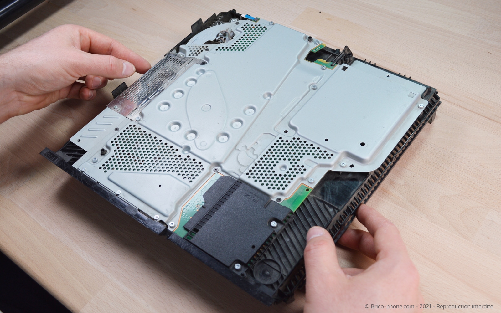 Démontage complet de la Console sur Playstation 4 photo 2