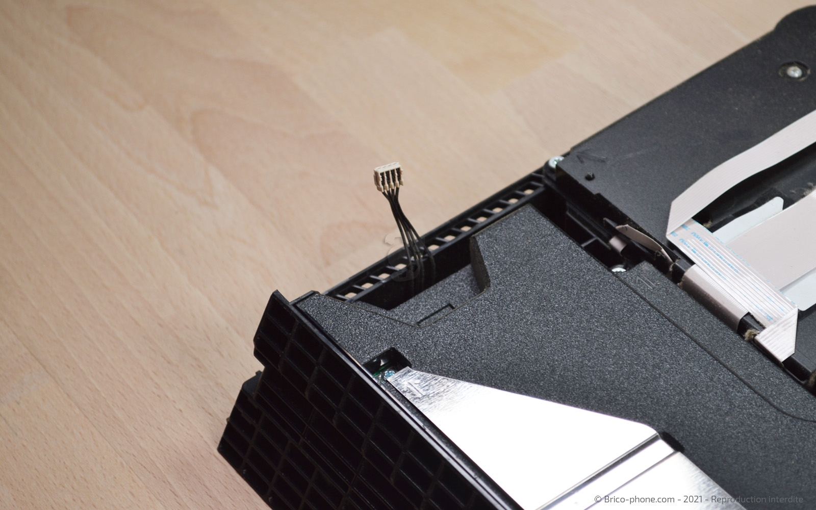 Changement du ventilateur sur Playstation 4 photo 3