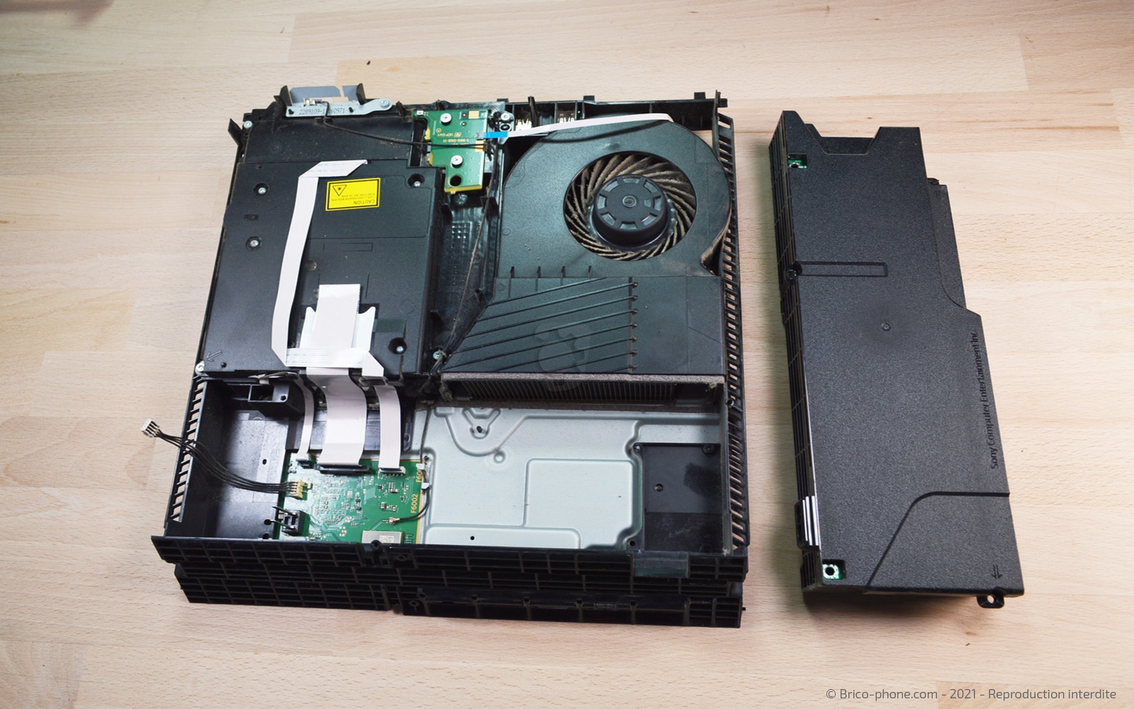 Changement du bloc d'alimentation sur Playstation 4 photo 1