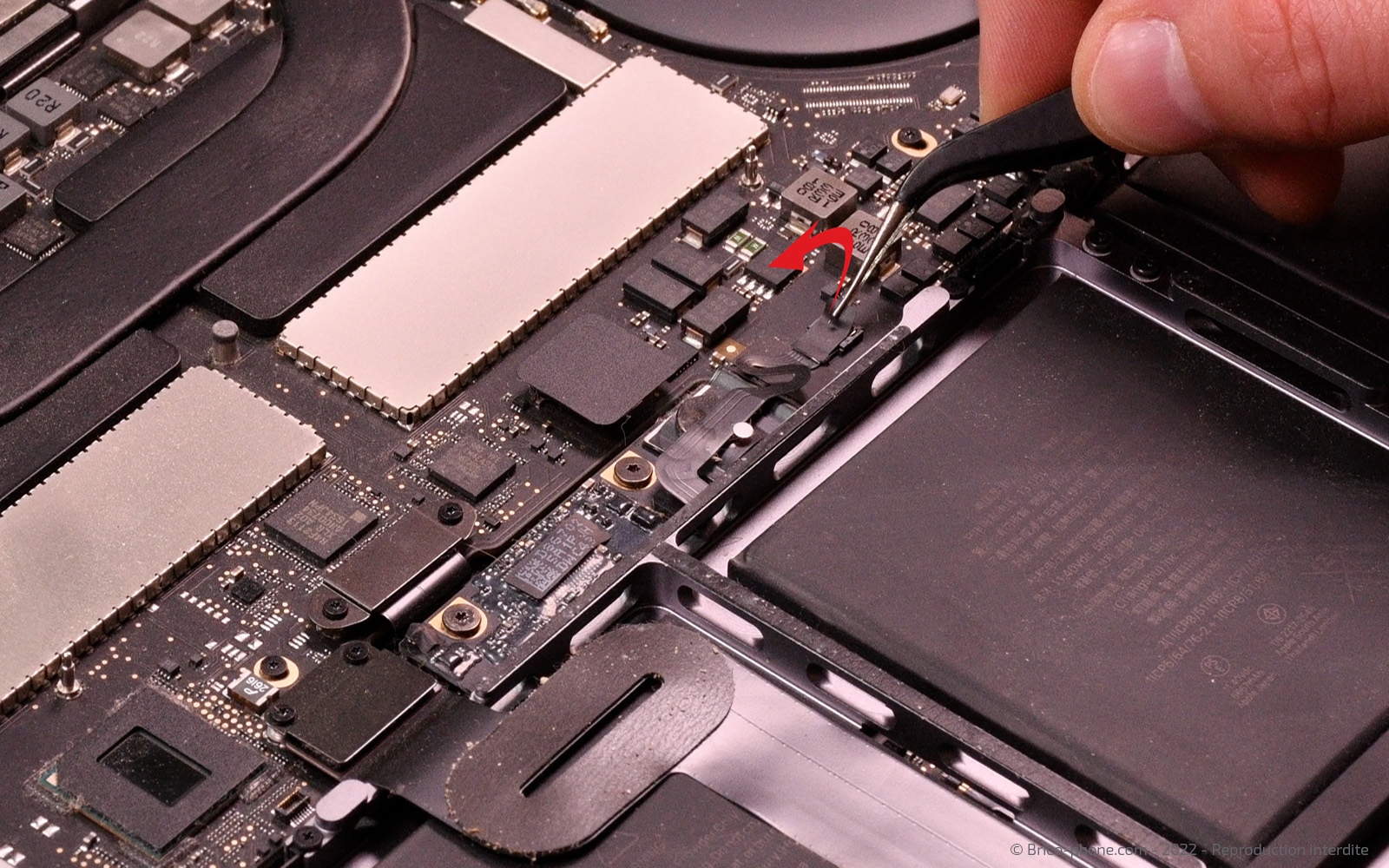 Changement d'écran sur Macbook Pro 15 pouces A1707 EMC 3072 - 2016 photo 2