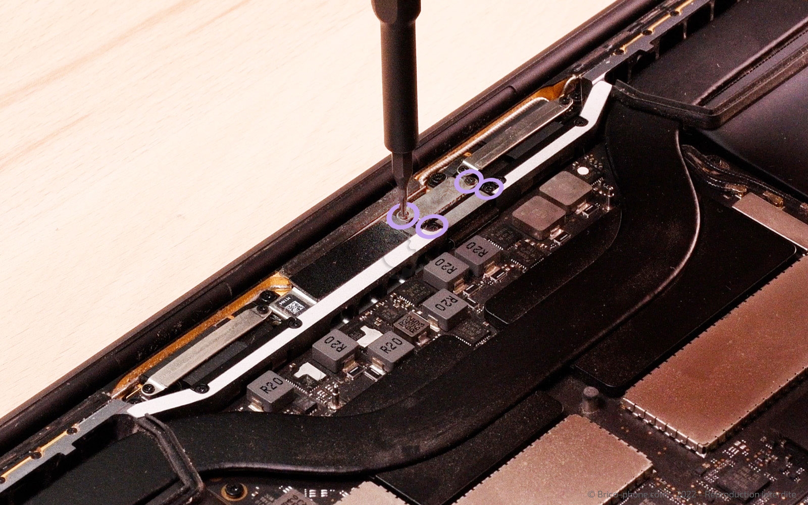 Changement d'écran sur Macbook Pro 15 pouces A1707 EMC 3072 - 2016 photo 1