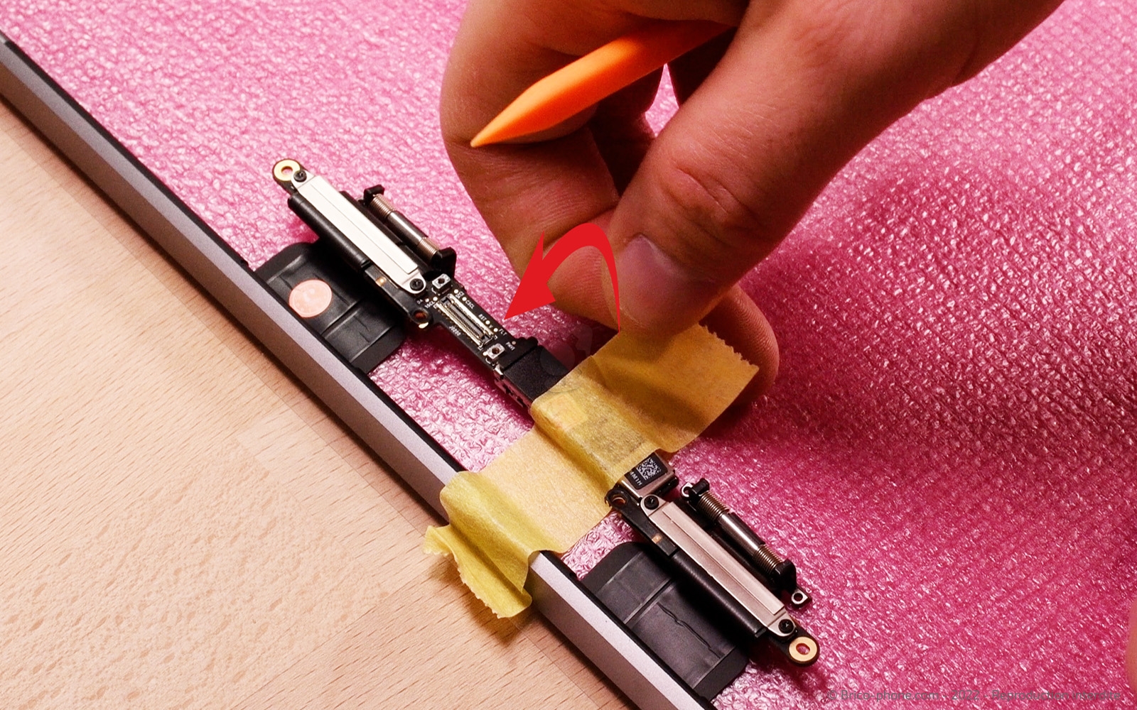 Changement d'écran sur Macbook Pro 15 pouces A1707 EMC 3072 - 2016 photo 2