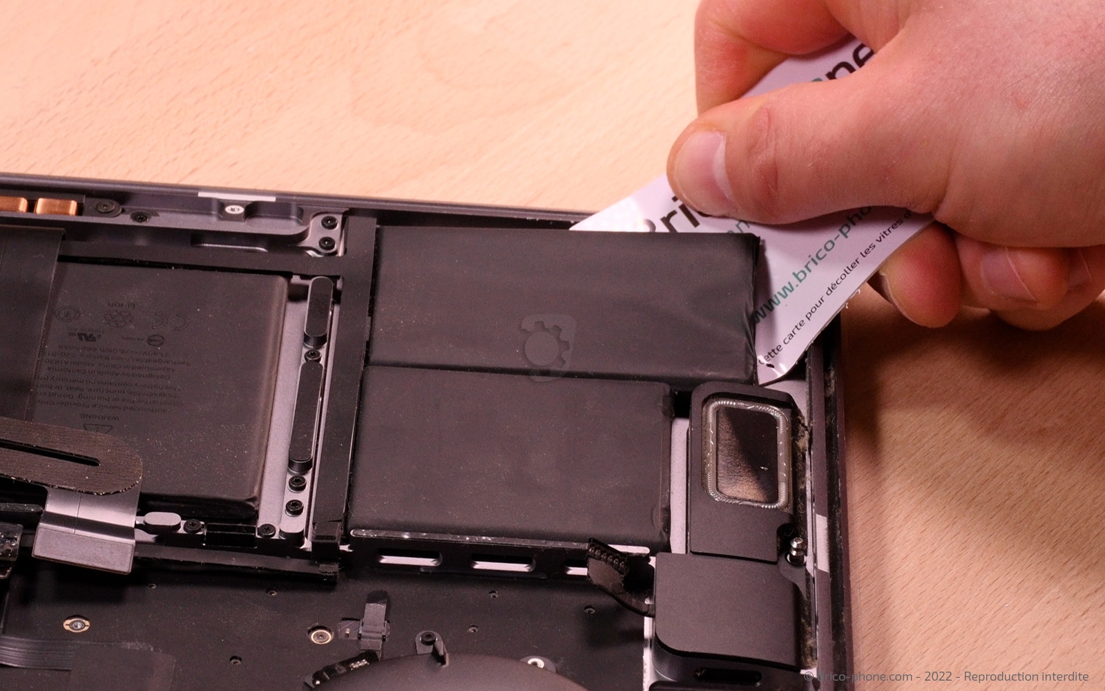 Changement batterie sur Macbook Pro 15 pouces A1707 EMC 3072 - 2016 photo 1