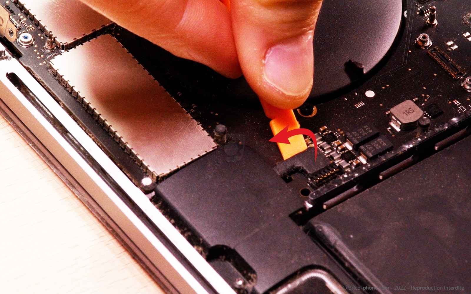 Changement batterie sur Macbook Pro 15 pouces A1707 EMC 3072 - 2016 photo 3