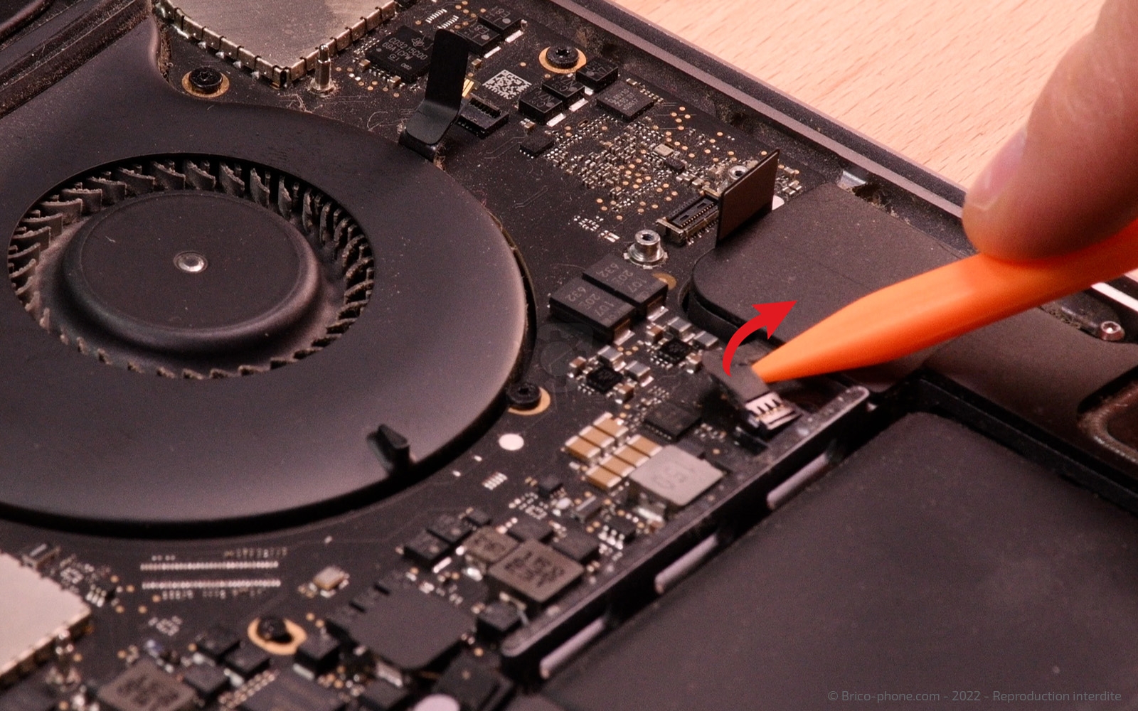 Changement batterie sur Macbook Pro 15 pouces A1707 EMC 3072 - 2016 photo 1