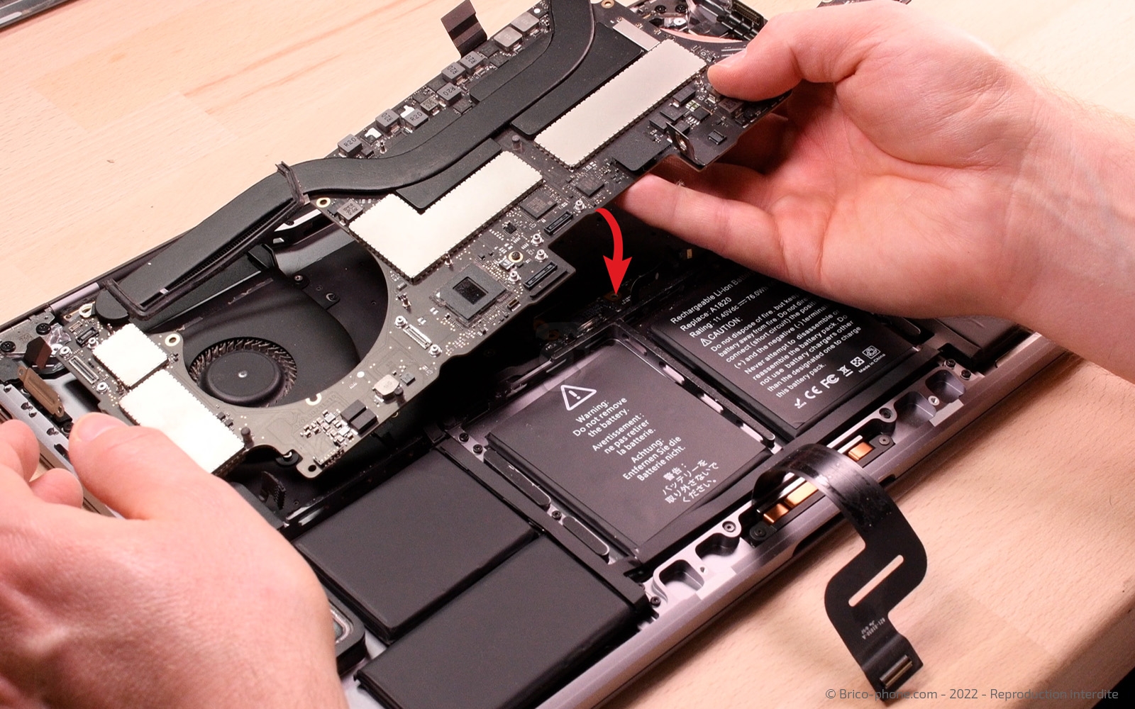 Changement batterie sur Macbook Pro 15 pouces A1707 EMC 3072 - 2016 photo 2