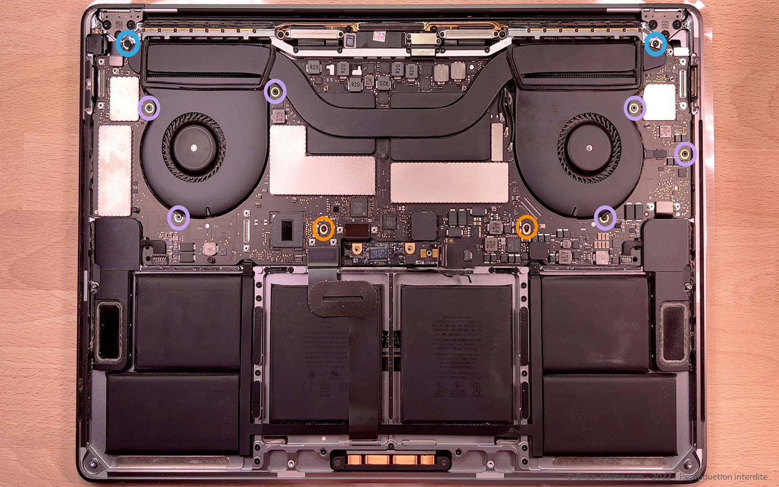 Changement batterie sur Macbook Pro 15 pouces A1707 EMC 3072 - 2016 photo 1