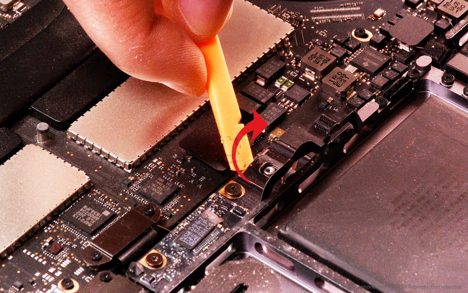 Changement batterie sur Macbook Pro 15 pouces A1707 EMC 3072 - 2016 photo 2