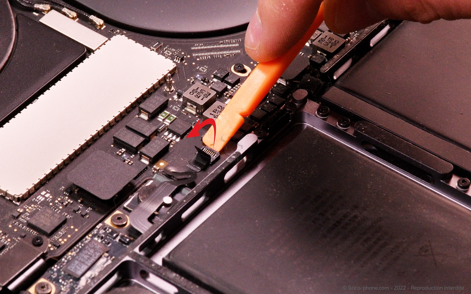 Changement batterie sur Macbook Pro 15 pouces A1707 EMC 3072 - 2016 photo 3