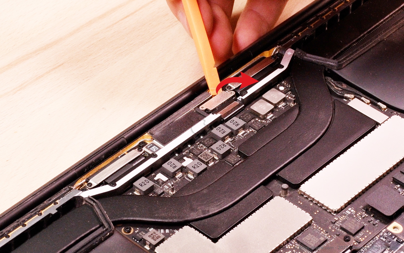 Changement batterie sur Macbook Pro 15 pouces A1707 EMC 3072 - 2016 photo 3