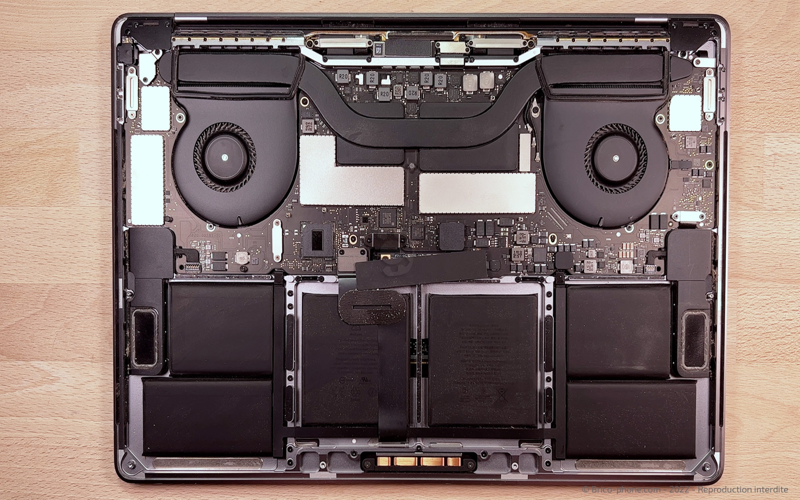 Changement batterie sur Macbook Pro 15 pouces A1707 EMC 3072 - 2016 photo 4