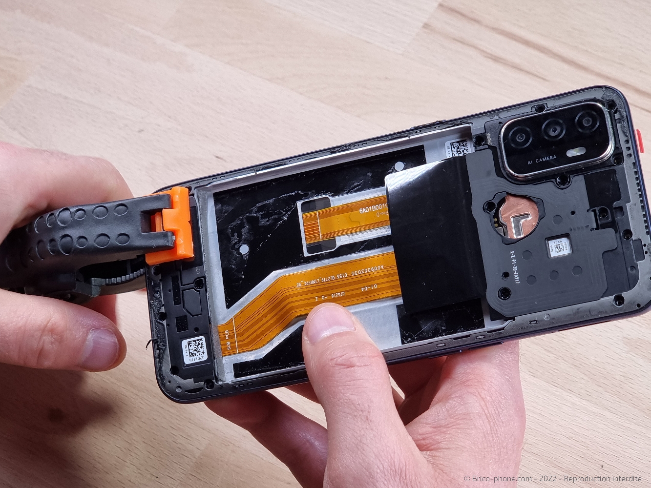 Changement de l'écran (vitre + LCD) sur A53S photo 1