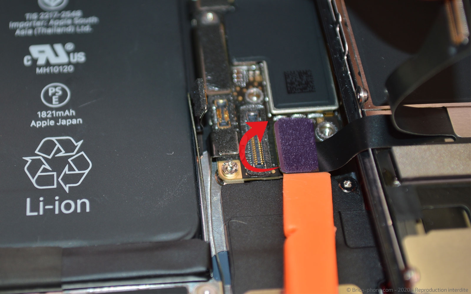 Remplacer le connecteur de charge  sur iPhone SE 2022 photo 3