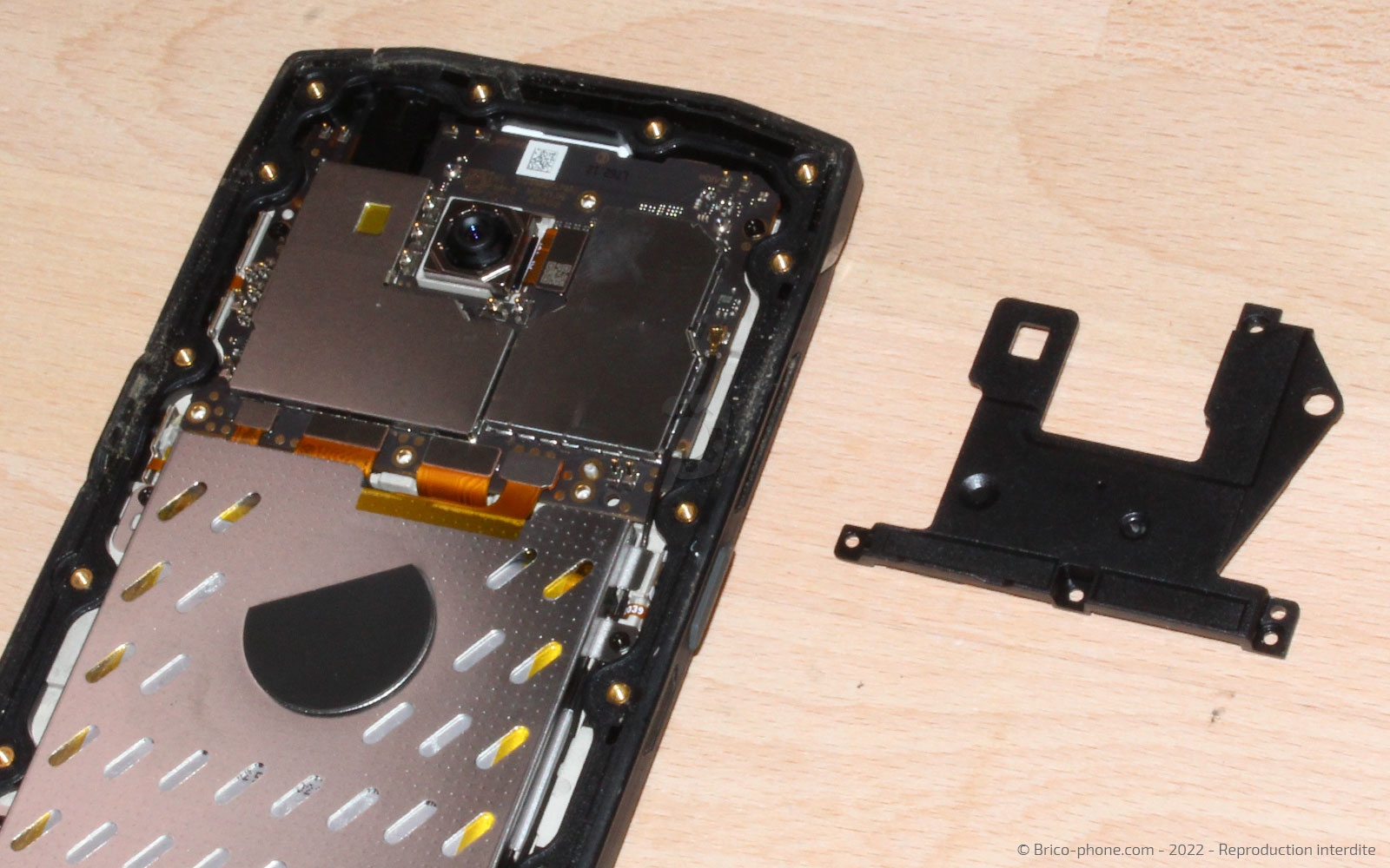 Comment remplacer le connecteur de charge sur Core-X4 photo 3