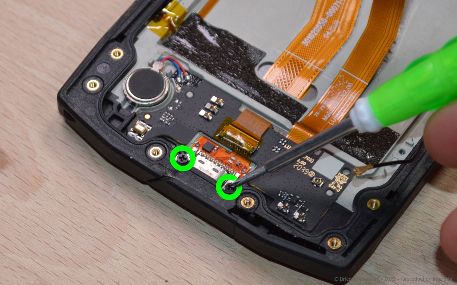 Comment remplacer le connecteur de charge sur Core-X4 photo 2