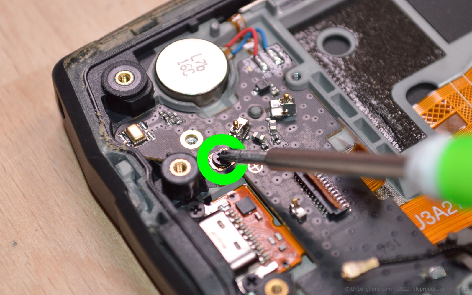 Comment changer le connecteur de charge sur Core-M5 photo 4