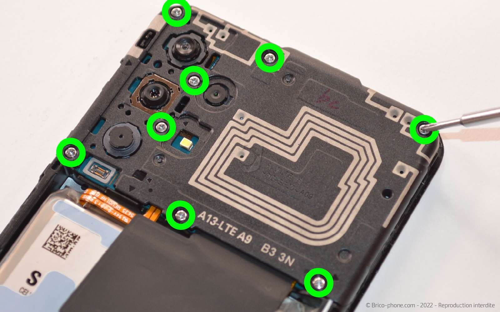 Comment changer la batterie sur Galaxy A13 photo 1