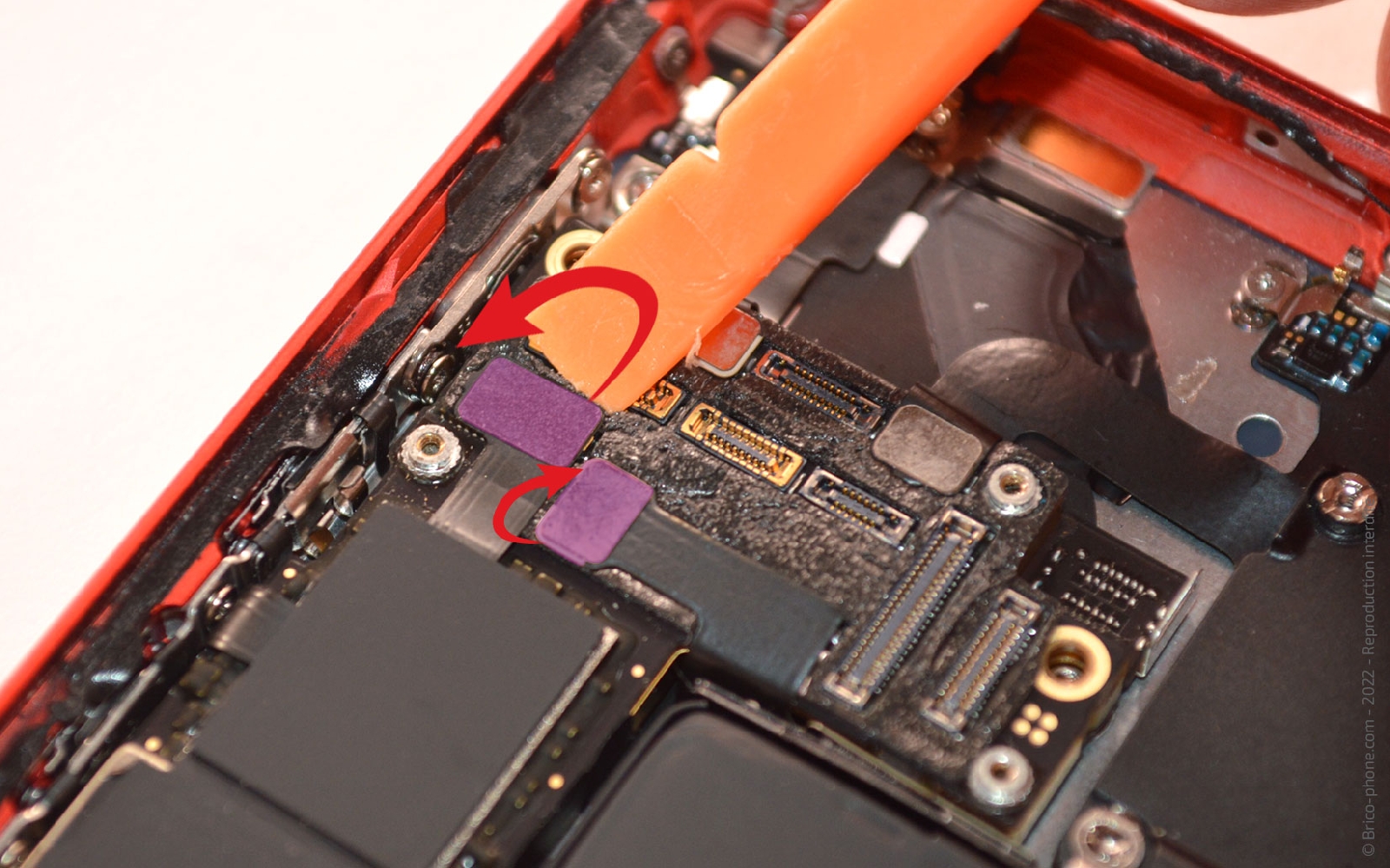 Comment remplacer la coque arrière sur iPhone 12 photo 3