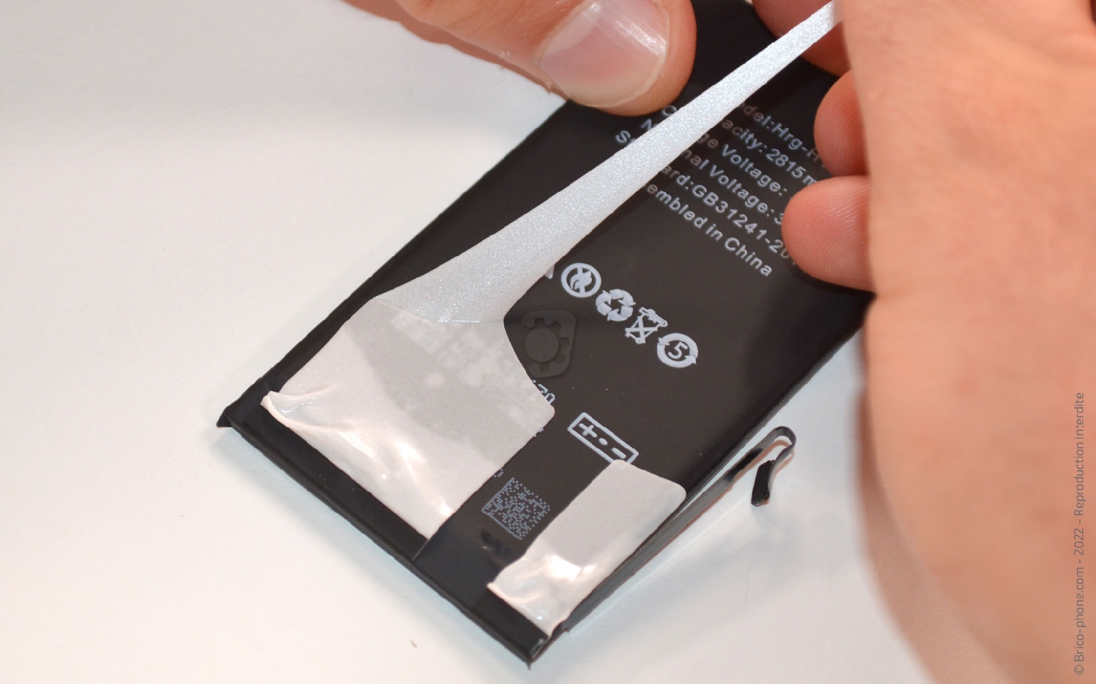 Comment remplacer la coque arrière sur iPhone 12 photo 3