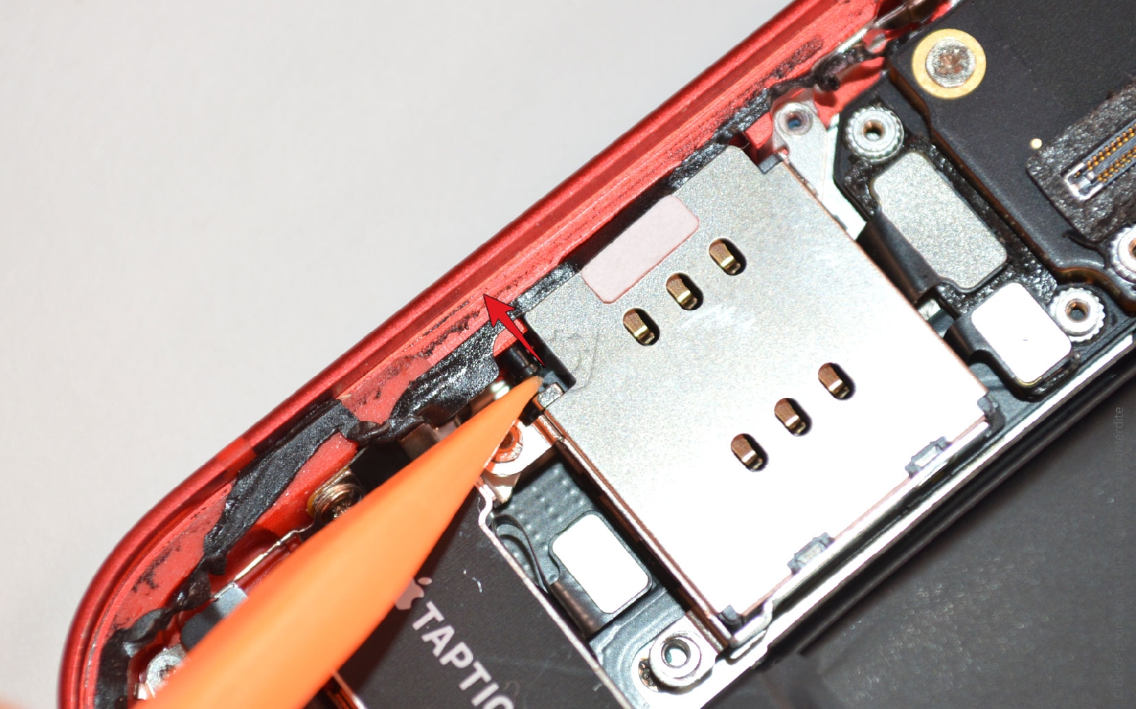 Comment remplacer la coque arrière sur iPhone 12 photo 2