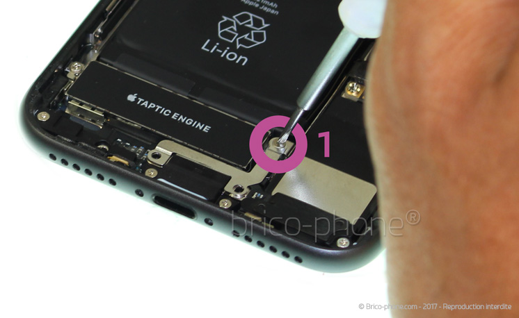 Changement du vibreur Taptic Engine sur iPhone 8 photo 3