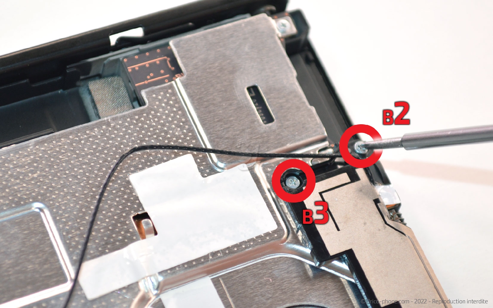 Comment remplacer une antenne réseau sur Switch Oled photo 2