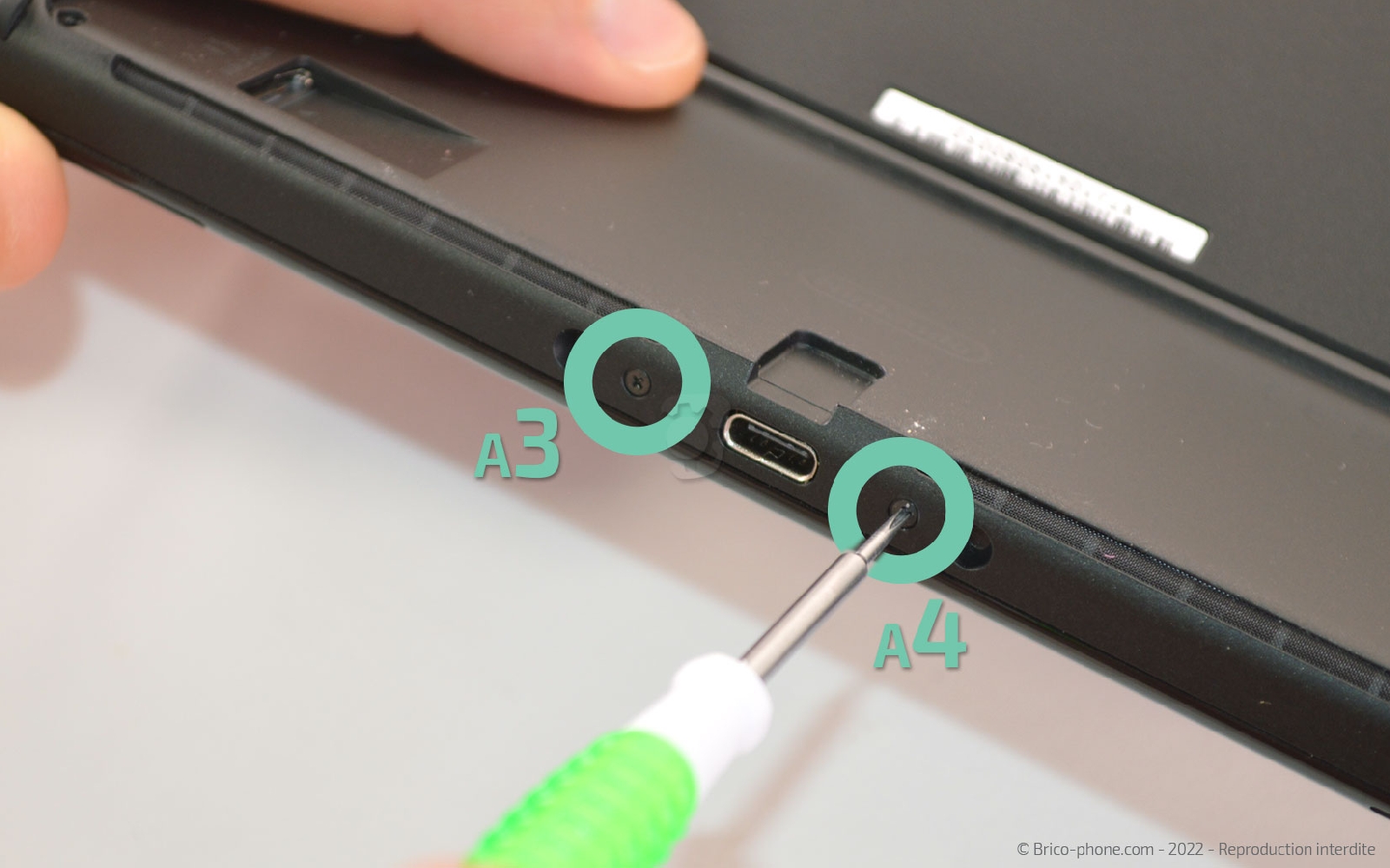 Comment remplacer une antenne réseau sur Switch Oled photo 1