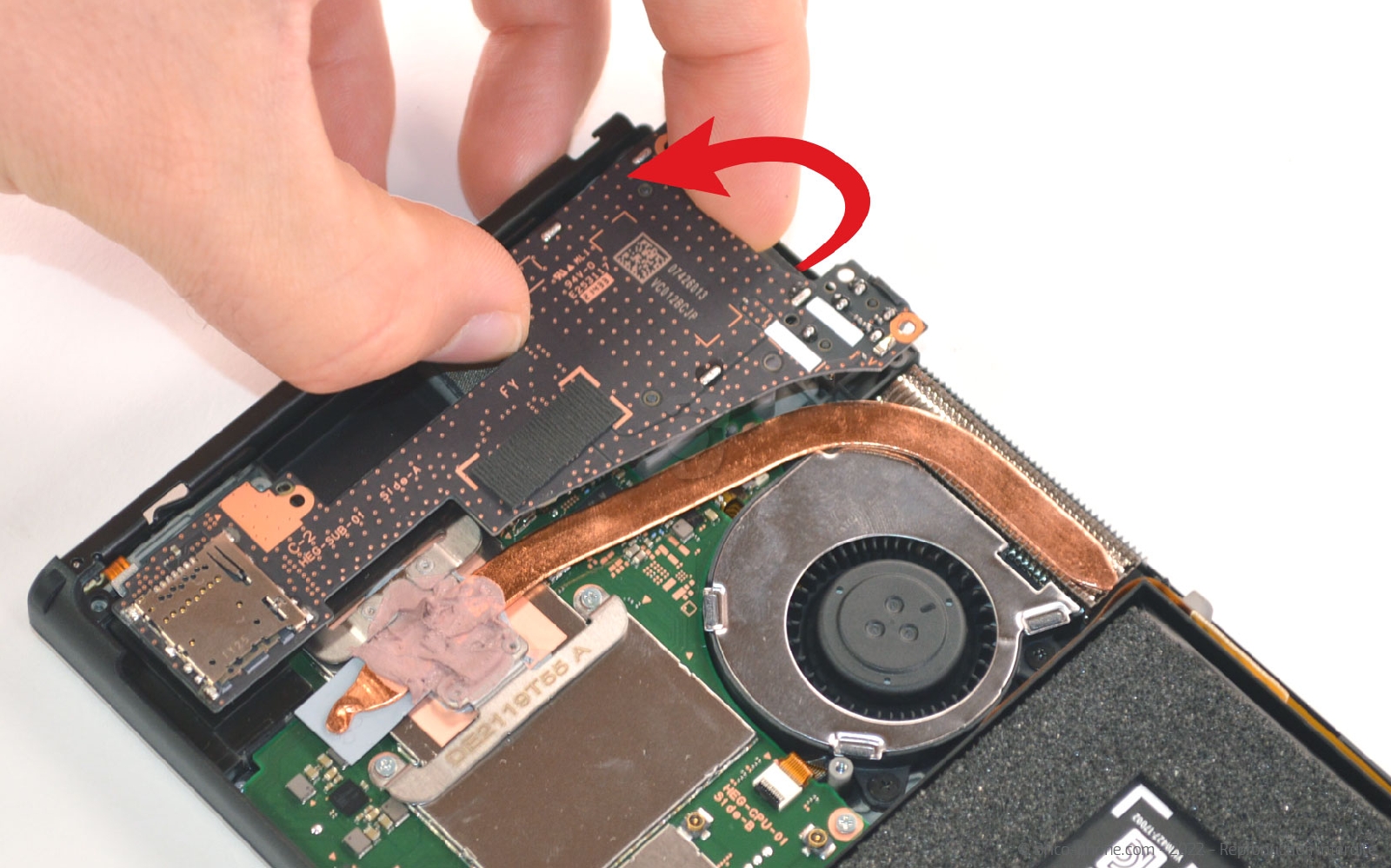 Comment changer le module du lecteur de cartouche sur Switch Oled photo 3